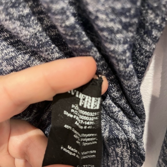 Aritzia Sweaters
Wilfred Free Heathered v neck long sleeve size xxs oversize - Picture 4 of 8